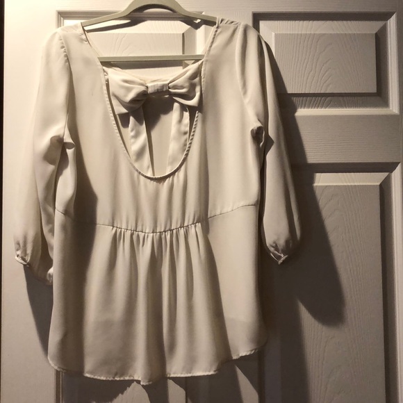 White blouse Size Large Chiffon - Picture 3 of 3